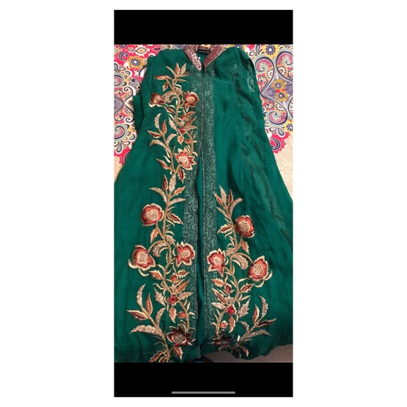 Chiffon Emerald green maxi gown (4 pieces) - Picture 2 of 5